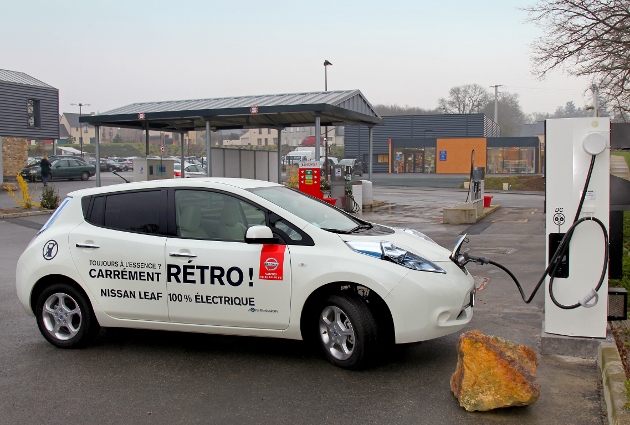 Nissan leaf borne de recharge rapide #3