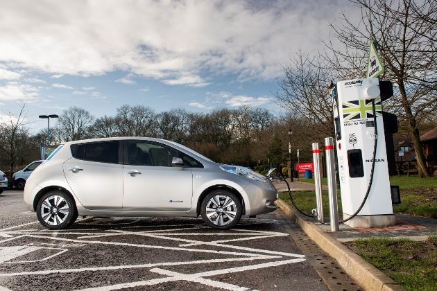 Borne de recharge rapide nissan #3