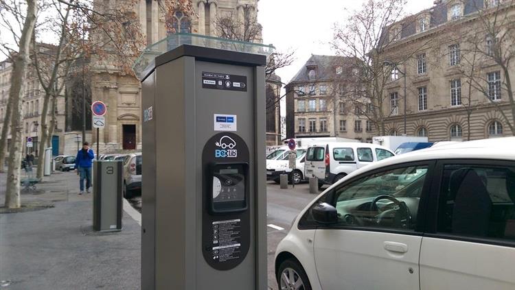 Véhicules électriques et bornes de recharge - Ville de Paris