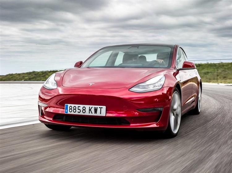 Borne de recharge Tesla Model 3 : prix, installation, devis