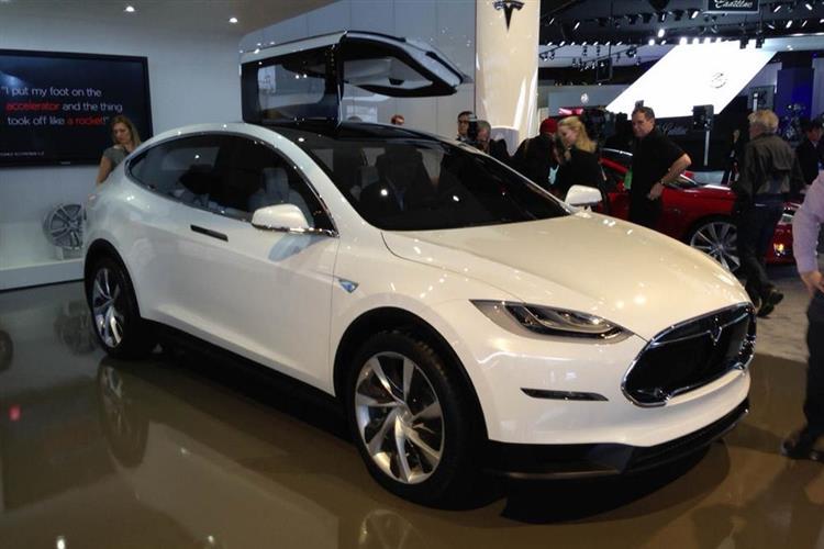 Disponible avec les batteries 60 et 85 kWh, le Tesla Model X sera livré de série avec la transmission intégrale