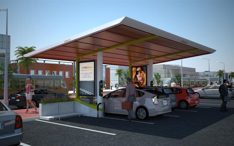 Le SunPod Auto d’Advansolar permet de recharger jusqu’à 4 véhicules électriques et de produire 8 500 kWh d’énergie photovoltaïque chaque année